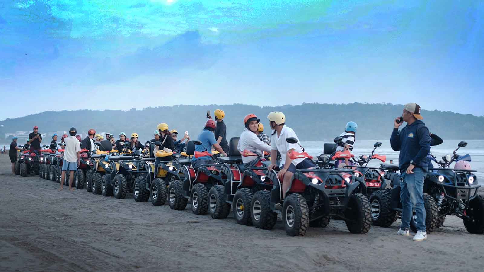 Kegiatan gathering kantor - Rafting bersama Admos
